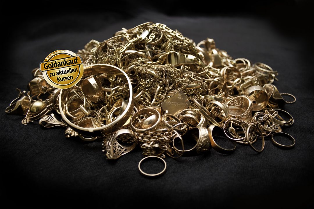 Pile of scrap gold jewelry Juwelier Rubin in Kaiserslautern